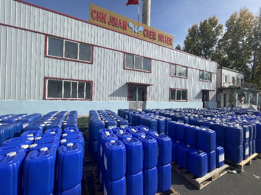 供熱采暖季來(lái)臨，40噸熱網(wǎng)阻垢劑發(fā)貨！